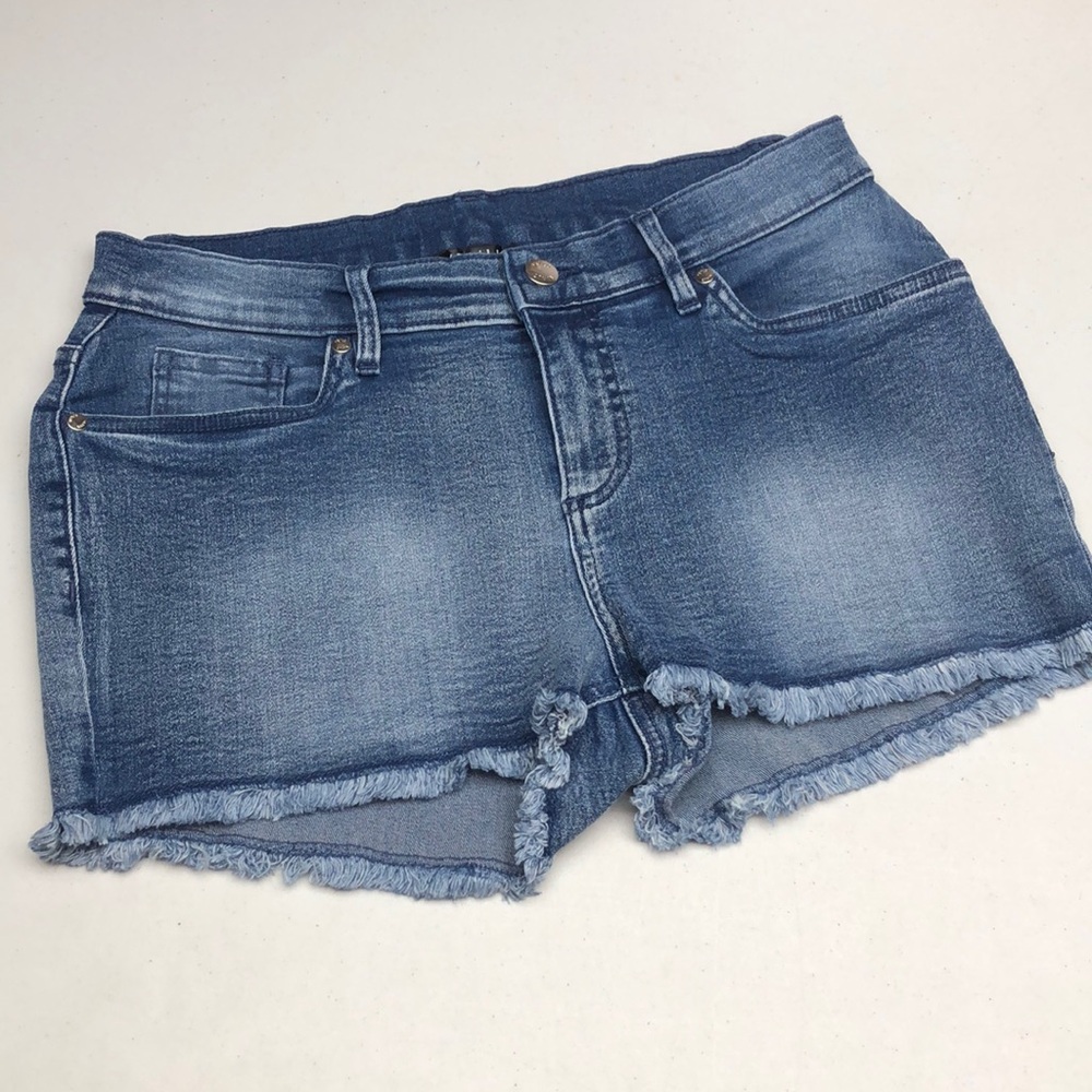 LIKE NEW VENUS HIGH-RISE JEAN SHORTS US8/29 ⭐️